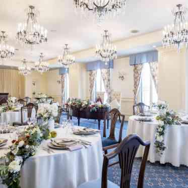 THE MORRIS イギリスの邸宅をイメージしたローズマリーはロイヤルブルーが似合う