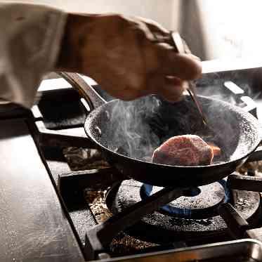 CITY CLUB OF TOKYO 最高級の食材を仕入れることができるのも当館シェフの腕前のひとつ