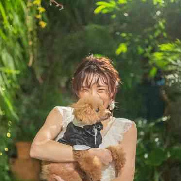ドレスを着たまま愛犬とだっこの写真が撮れます！