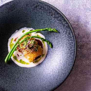 年代問わず楽しめる和のエッセンスも取り入れているこだわりのお料理