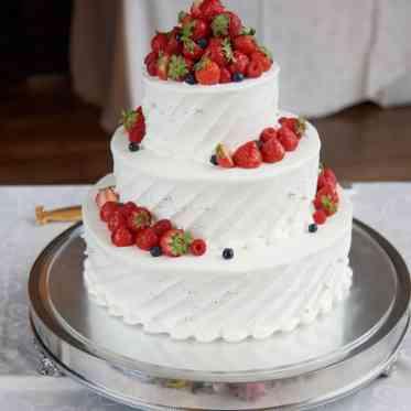 新郎新婦もゲストと一緒になってデザートブッフェを楽しめます