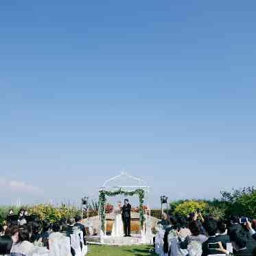 HOTEL PLAZA KOBE(ホテルプラザ神戸) 空と自然に囲まれたガーデン挙式はまるで海外のような雰囲気