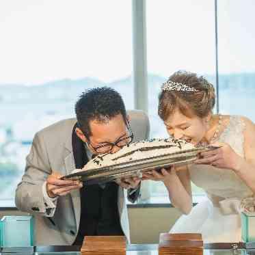 HOTEL PLAZA KOBE(ホテルプラザ神戸) 大きなおにぎりに仲良くかぶりつく「ファーストバイト」にはゲストもびっくり!