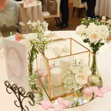 HOTEL PLAZA KOBE(ホテルプラザ神戸) 会場装花とクロスの色はフローリストとのお打ち合わせでお選びいただけます!