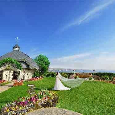 HOTEL PLAZA KOBE(ホテルプラザ神戸) どこまでも続く青空、いきいきとした天然芝、そこに映える純白のウェディングドレス