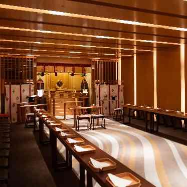 ANAインターコンチネンタルホテル東京 一般的な神前式の配列が異なり、親御様を一番近くにいていただけるレイアウト
