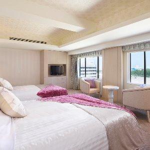 東京ベイ舞浜ホテル　ファーストリゾート  ベッドルームからは東京ディズニーランド®が見える特別なお部屋