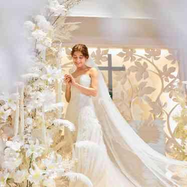 ウェディングスホテル・ベルクラシック東京 ロングトレーンドレスを美しく引き立てるバージンロード全長15m×全幅2.4m