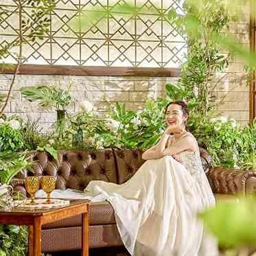 高砂ソファーはゲストとの距離をグッと近づける。