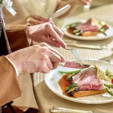 高級食材をふんだんに使用した婚礼メニュー。