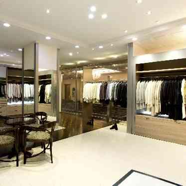 ウェディングスホテル・ベルクラシック東京 新郎様専用タキシードサロンも独立で完備