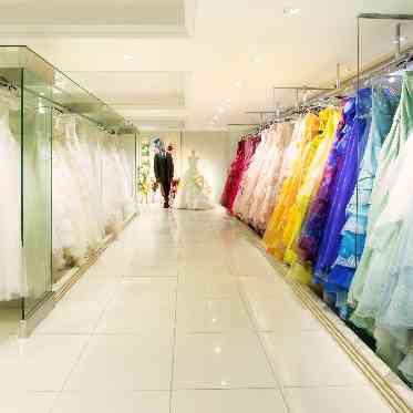 ウェディングスホテル・ベルクラシック東京 花嫁様憧れのドレスサロンは400着以上のラインナップ。
