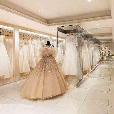 ウェディングスホテル・ベルクラシック東京 充実のドレスサロンでは400以上の中から運命の１着を見つけていただけます
