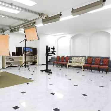 ウェディングスホテル・ベルクラシック東京 館内写真スタジオ。天候に左右されない綺麗なお写真を残せます。