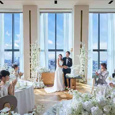 une osaka(ユヌ 大阪) 白モダンな空間がふたりらしく彩られていく