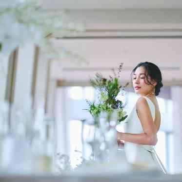 une osaka(ユヌ 大阪) 白モダンな空間がふたりらしく彩られていく