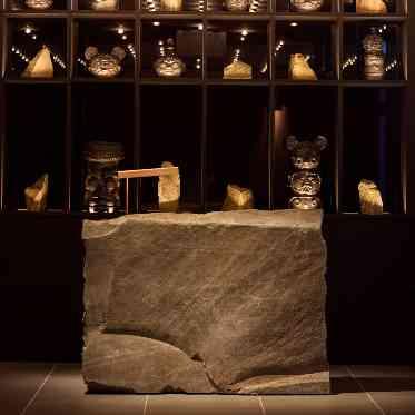 une osaka(ユヌ 大阪) 上質なエントランスがパーティへの期待感を高めてくれる
