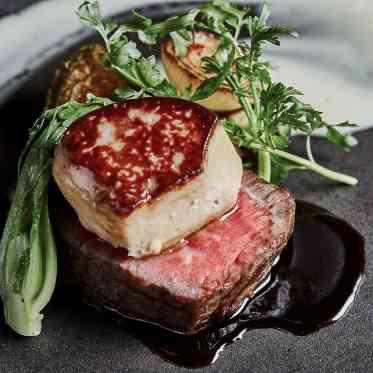 une osaka(ユヌ 大阪) フランスや世界各地から届く厳選された様々なこだわりの食材を融合させた至高の一皿