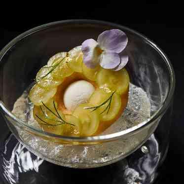 une osaka(ユヌ 大阪) フランスや世界各地から届く厳選された様々なこだわりの食材を融合させた至高の一皿