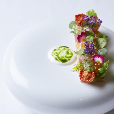 une osaka(ユヌ 大阪) フランスや世界各地から届く厳選された様々なこだわりの食材を融合させた至高の一皿