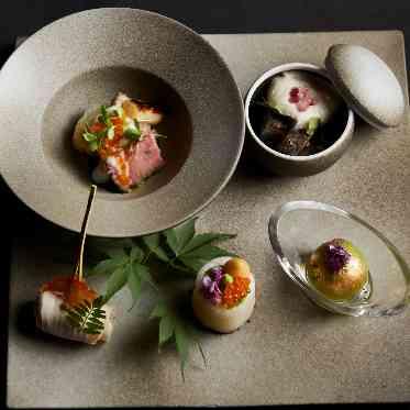 une osaka(ユヌ 大阪) フランスや世界各地から届く厳選された様々なこだわりの食材を融合させた至高の一皿