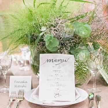 ザ コンチネンタル横浜 アースカラーを基調とした会場だからこそ、グリーンがとても映えます