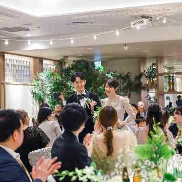 日常の延長のような笑顔に包まれる入場シーン