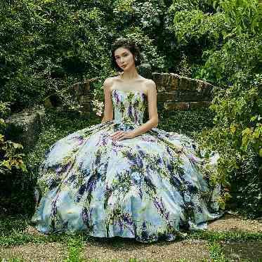 今までのカラードレスの常識や想像を超える、 “こんな色が欲しかった”を叶える