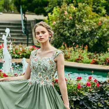 ザ コンチネンタル横浜 上質で高品質なレースや素材を使用したハイクオリティな一着