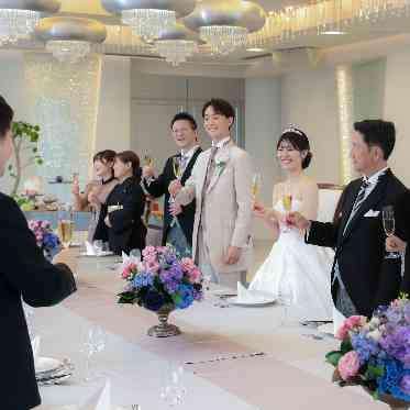 アヴァンセリアン 東京 AVANCER LIEN TOKYO 20名なら流しテーブルで一家団欒