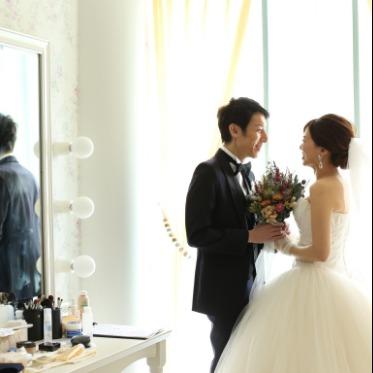 アヴァンセリアン 東京 AVANCER LIEN TOKYO これから始まる結婚式の前に、幸せなおふたりのご様子をブライズルームから撮影します