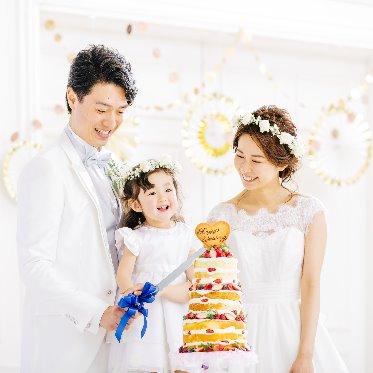 アヴァンセリアン 東京 AVANCER LIEN TOKYO ウェディングケーキの食べさせ合いっ子はお子さまも一緒に♪