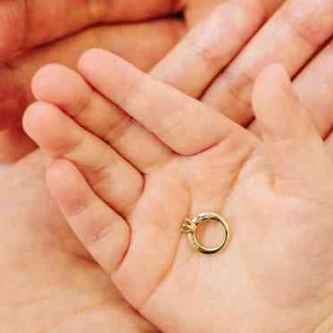 アヴァンセリアン 東京 AVANCER LIEN TOKYO メインテーブルにはお子様椅子をご用意♪入場シーンはお子様と一緒に思い出を残して