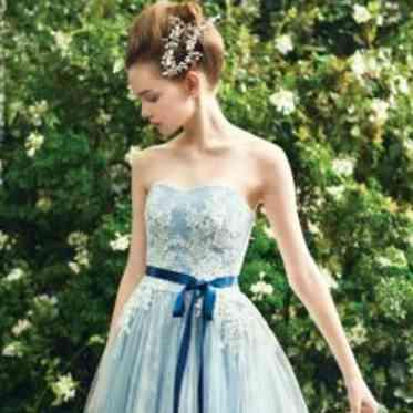 アンティークのような雰囲気のドレスも取り揃えています