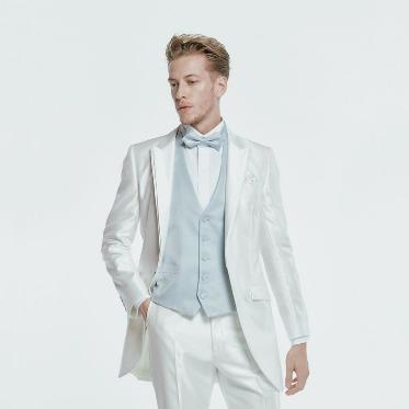 爽やかな印象になれるホワイトタキシード