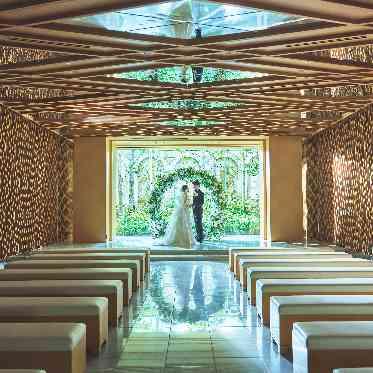 デュクラス大阪/FIVESTAR WEDDING 洗練された雰囲気の中、挙式を行う事も可能。あらゆるスタイルに合わせて提案します。