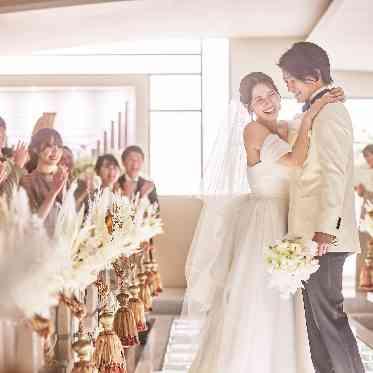 ドラマティックな挙式を