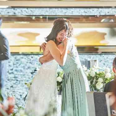 デュクラス大阪/FIVESTAR WEDDING ご歓談タイムも盛りだくさん。新郎様新婦様のお料理は披露宴後でのご提供も可能。