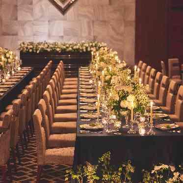 デュクラス大阪/FIVESTAR WEDDING 長卓テーブルも人気。お好みにあわせて様々なレイアウトが可能。