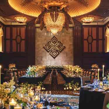 デュクラス大阪/FIVESTAR WEDDING 高級感引き立つホテルライクな披露宴会場。