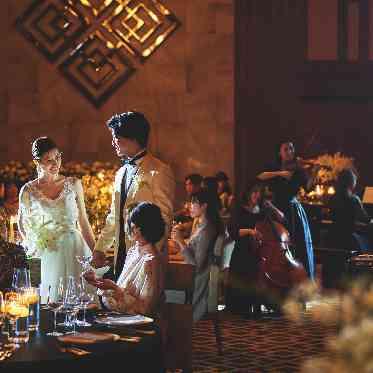 デュクラス大阪/FIVESTAR WEDDING ゲストテーブル同士の間隔がゆったりとしておりおふたりの移動も楽々。