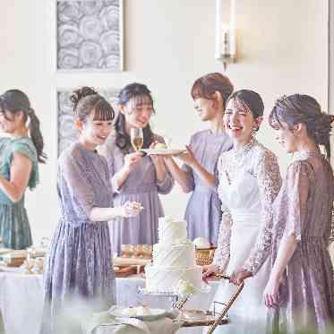 デュクラス大阪/FIVESTAR WEDDING ご歓談タイムも盛りだくさん。新郎様新婦様のお料理は披露宴後でのご提供も可能。