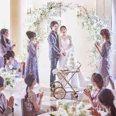 デュクラス大阪/FIVESTAR WEDDING ウェディングケーキやその他オリジナル料理入刀などおふたりらしいお演出をご提案。