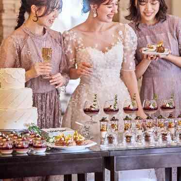 デュクラス大阪/FIVESTAR WEDDING デザートブュッフェはゲストにも大好評。ゲストのお好みにあわせた演出をご提案可能。