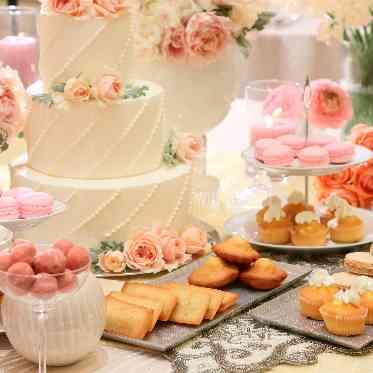 デュクラス大阪/FIVESTAR WEDDING ケーキやスイーツブッフェもオススメ。ゲストのお好みにあわせた演出をご提案可能。