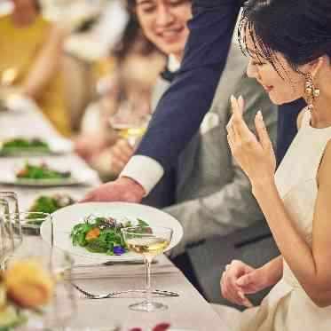 デュクラス大阪/FIVESTAR WEDDING 晩餐会スタイルのパーティも似合う