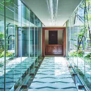 デュクラス大阪/FIVESTAR WEDDING 自然を感じられるスペースも完備。様々な雰囲気感の中お時間を過ごしていただけます。