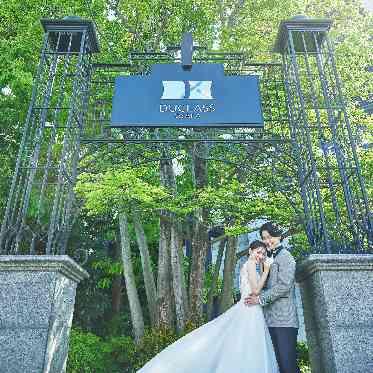 デュクラス大阪/FIVESTAR WEDDING 華やかな門構えがおふたりの結婚式をよりワクワクとさせます。