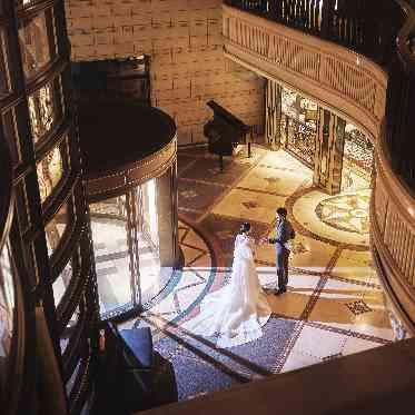 デュクラス大阪/FIVESTAR WEDDING ラウンジ、化粧室、喫煙室、更衣室、ヘアサロンなど充実の設備でゲストをお出迎え