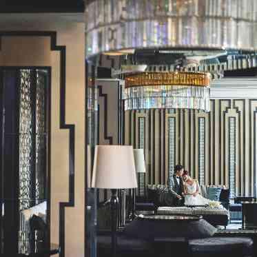 デュクラス大阪/FIVESTAR WEDDING 混雑しないよう設計された広々とした受付スペース。お写真やグッズなど装飾も素敵です